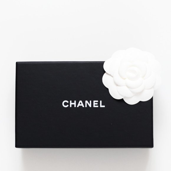 SOLD Chanel Classic Card Holder in Black Lambskin & Silver HW In Box + Card 2018 - Picture 11 of 12